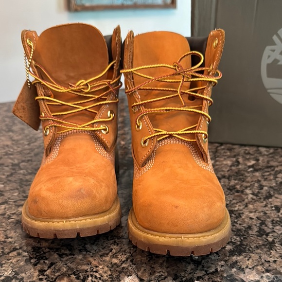 Timberland premium 6 inch waterproof Boots with wheat Nubuck Leather 9 - Picture 4 of 14